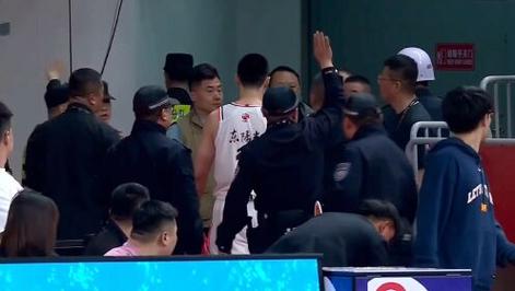 胡明轩冲突事件回顾：被驱逐的背后原因