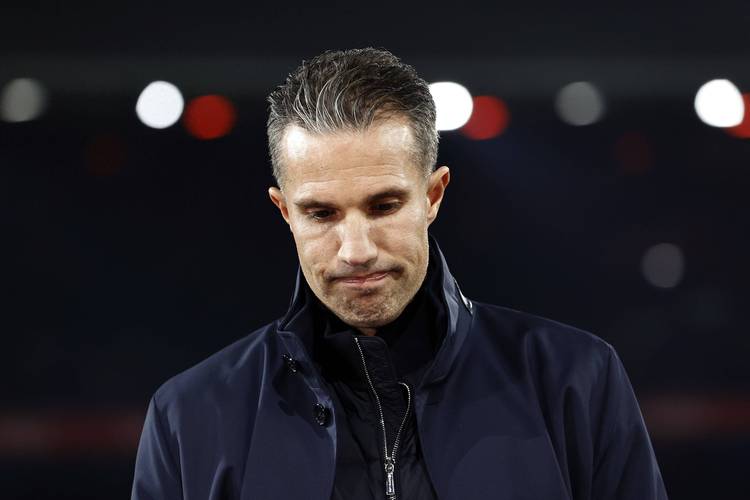 范佩西罗本退役时间是哪一年？回顾两位巨星的辉煌生涯