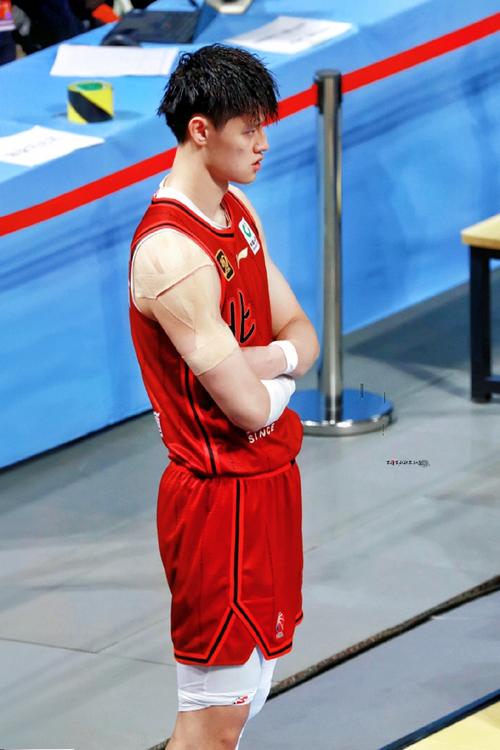 曾凡博的身高是多少厘米？深度分析他的篮球实力和未来