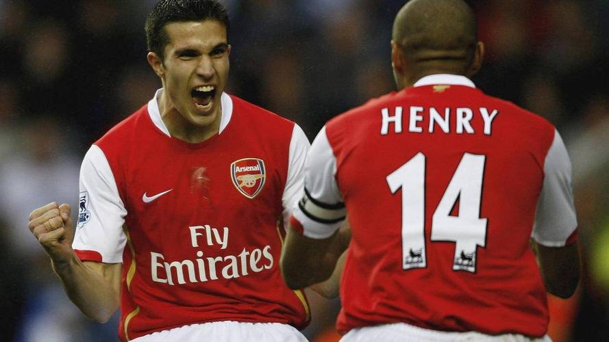 范佩西罗本退役时间是哪一年?回顾两位巨星的辉煌生涯