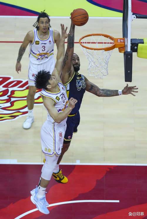 职业球员卫猛扣篮频频失败，究竟是怎么回事？