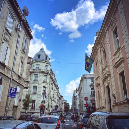 贝尔格莱德是哪个国家的城市?深度解析其经济和文化地位