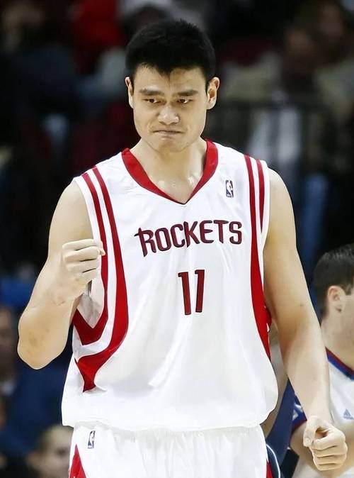 姚明现在还在公众视野吗？他最近的动向和工作是什么？