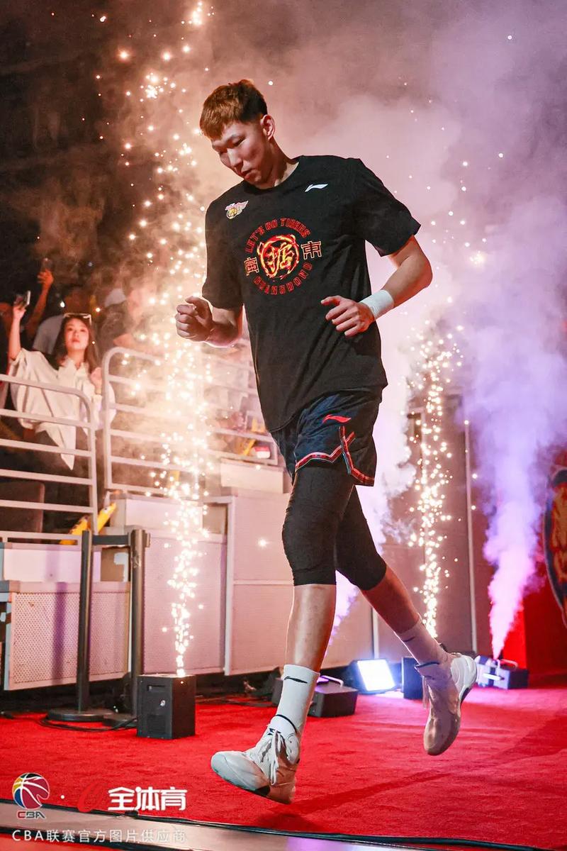 想知道周琦身高几尺吗？数据告诉你答案，还有更多惊喜！