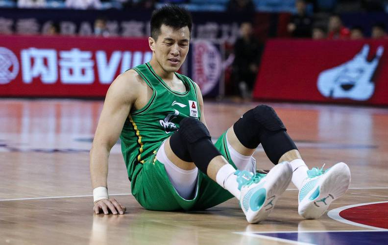 郭艾伦为什么不传球?他真的只会单打独斗吗?