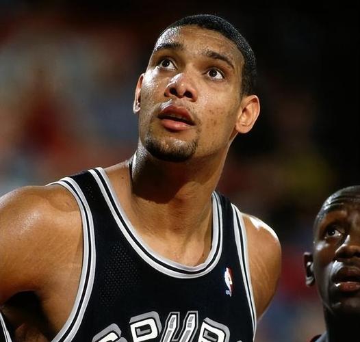 蒂姆邓肯身高究竟是多少？与其他巨星对比如何？