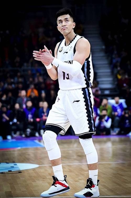 郭艾伦身高究竟多少？揭秘篮球巨星真实身高