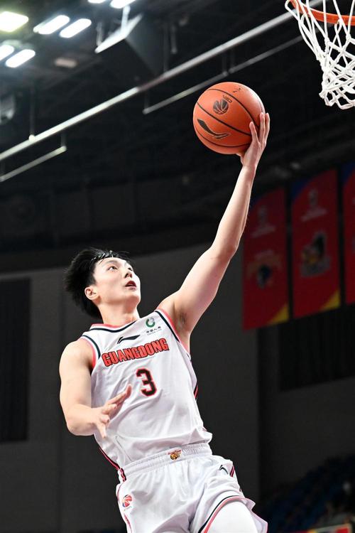 想知道胡明轩妈妈是谁？她到底有多厉害？