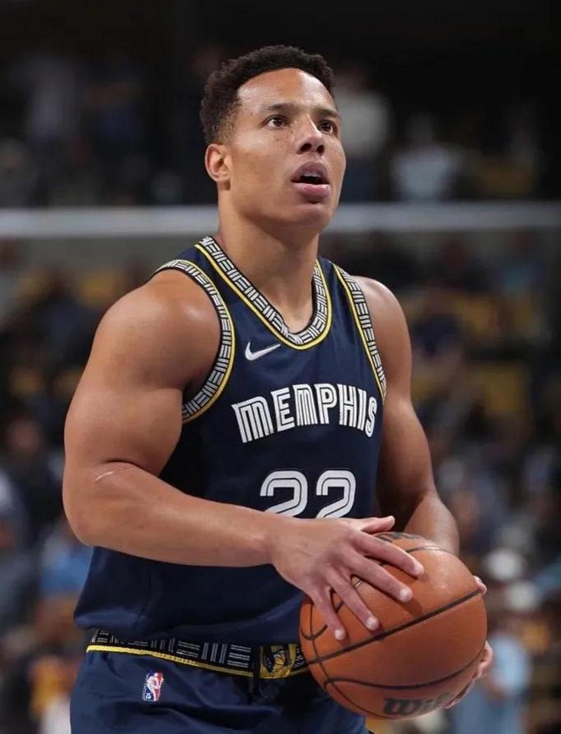 格里芬臂展多少厘米？揭秘其篮球生涯的秘密武器！