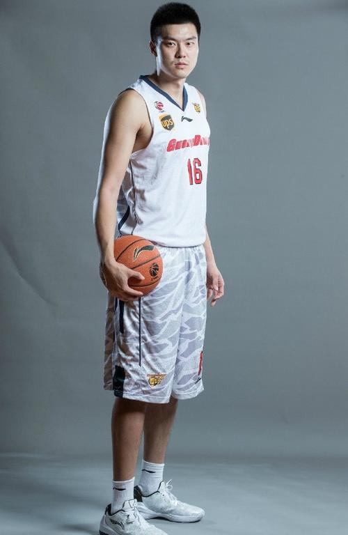 董瀚麟身高有2米吗？深扒董瀚麟的身高及相关信息