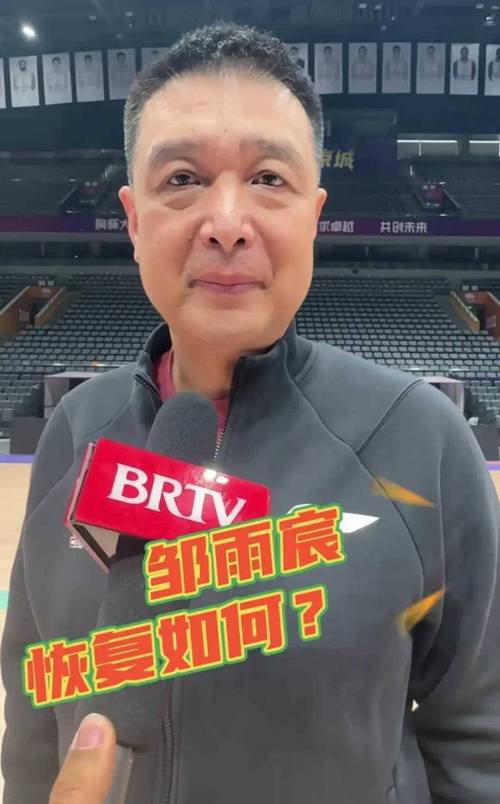 揭秘闵鹿蕾的家庭生活：他的妻子是谁？他们过得怎么样？