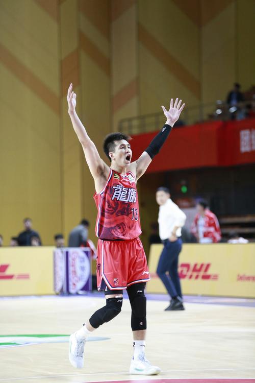 郭艾伦身高究竟多少？揭秘篮球巨星真实身高