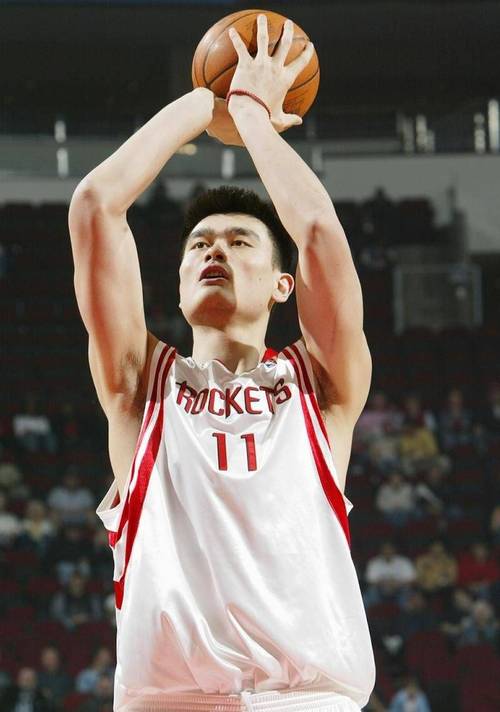 姚明在哪支球队打球？揭秘他辉煌的NBA生涯！