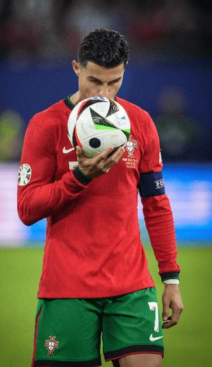 葡萄牙足球队长是谁？C罗依然是葡萄牙队魂！