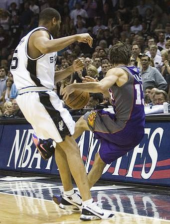 揭秘：纳什被谁撞飞？背后真相令人震惊