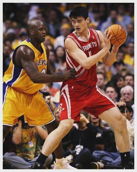 姚明在哪支球队打球？揭秘他辉煌的NBA生涯！