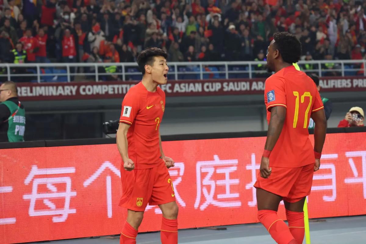 武磊和韦世豪谁更厉害?球迷吵翻天!