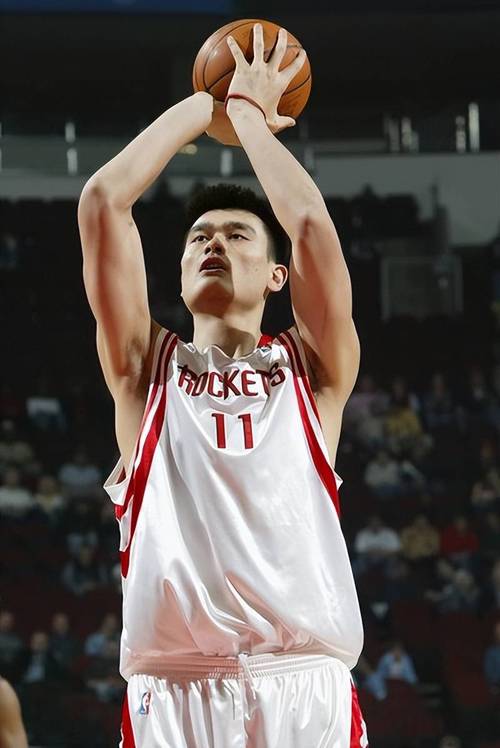 姚明的几把多长？网友热议与真实情况对比