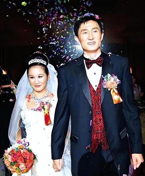 杜锋有几任妻子？揭秘名帅背后的感情故事