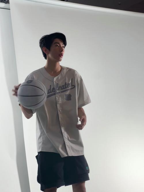 王泉泽的家乡在哪里？这位篮球新星的早期生活揭秘