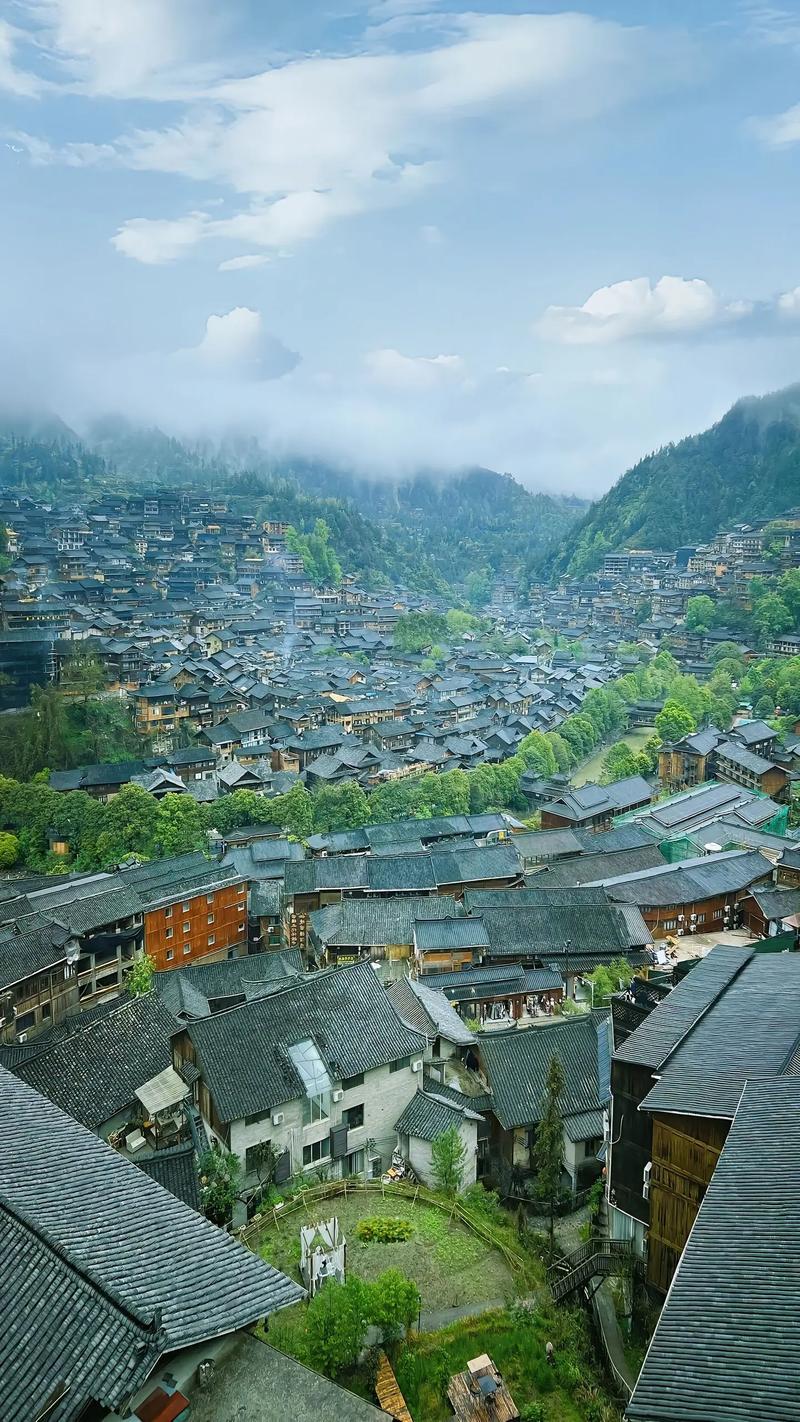 西江千户苗寨具体位置?贵州黔东南,苗族风情等你体验!