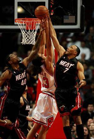 前NBA球星马里昂都效力过哪些球队？他的球衣号码是多少？