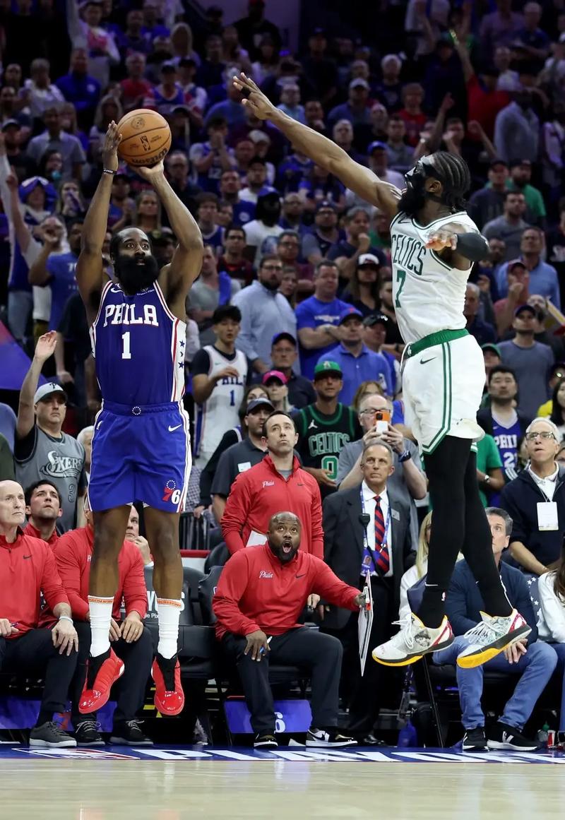 76人队怎么了？哈登续约问题，球队未来堪忧