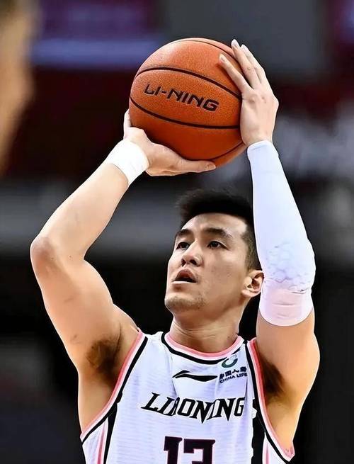 郭艾伦为什么不传球？他真的只会单打独斗吗？