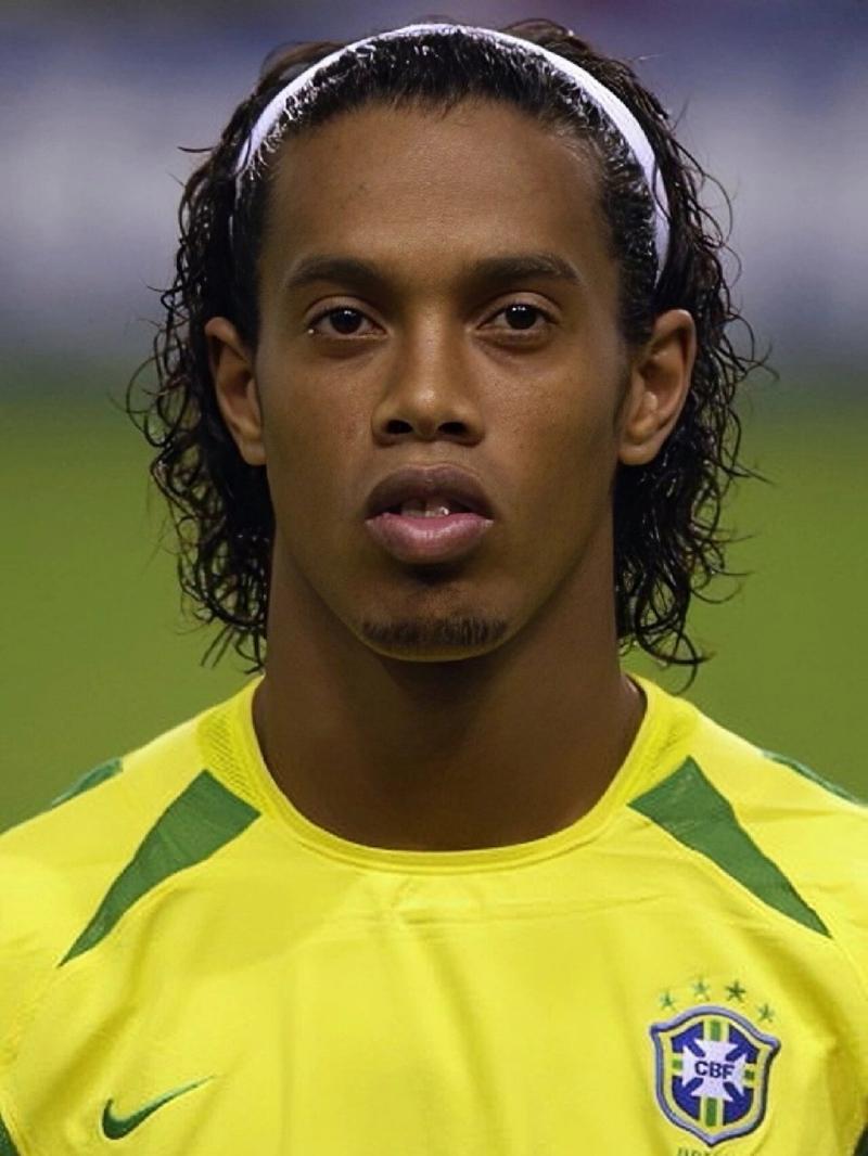 足球巨星罗纳尔迪尼奥是如何走向衰败的？一个天才的陨落