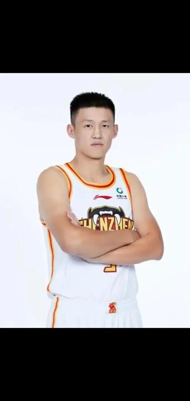周鹏身高2米06是真的吗？深度解析他的身体素质和球技
