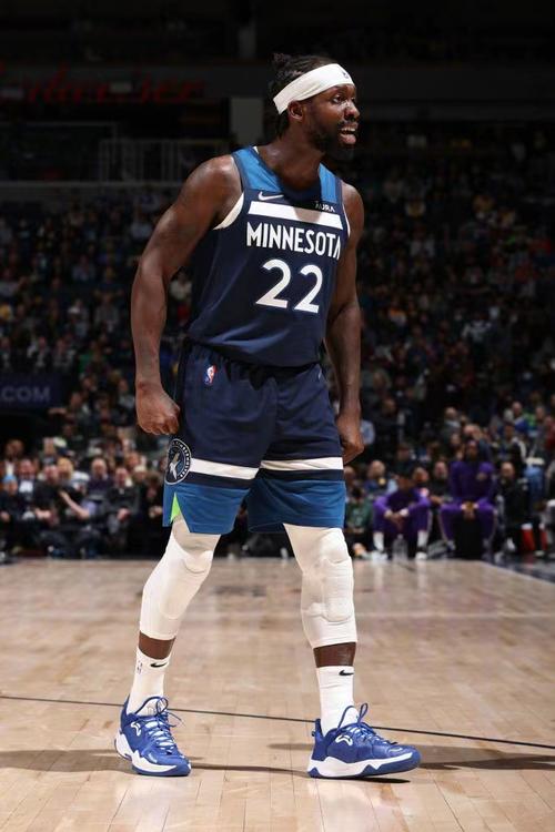 想知道贝弗利年薪多少？看看他职业生涯的薪资变化！