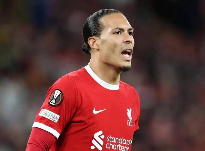 范迪克“球退”的秘密:防守策略还是能力缺陷?