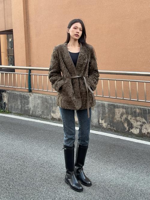 骑士靴真的好看吗？明星同款骑士靴穿搭指南