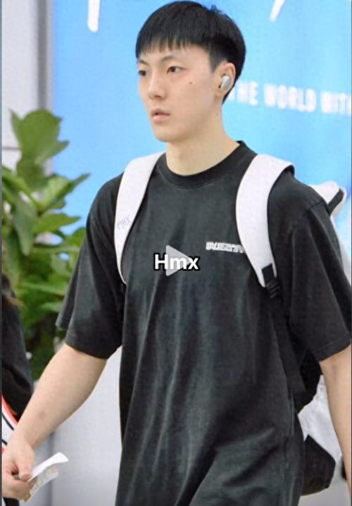 胡明轩是汉族吗？他的民族背景是什么？