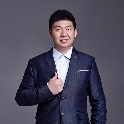 大连足球名将闫相闯退役了吗？职业生涯回顾