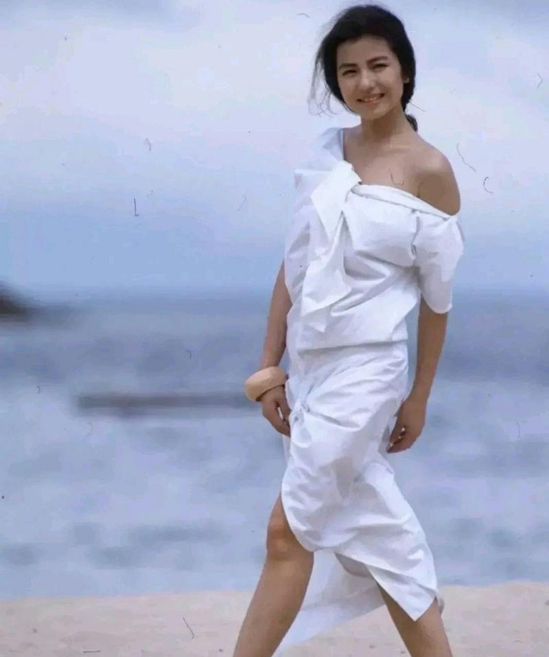 唐斯太太个人资料及照片曝光，美艳程度令人惊叹