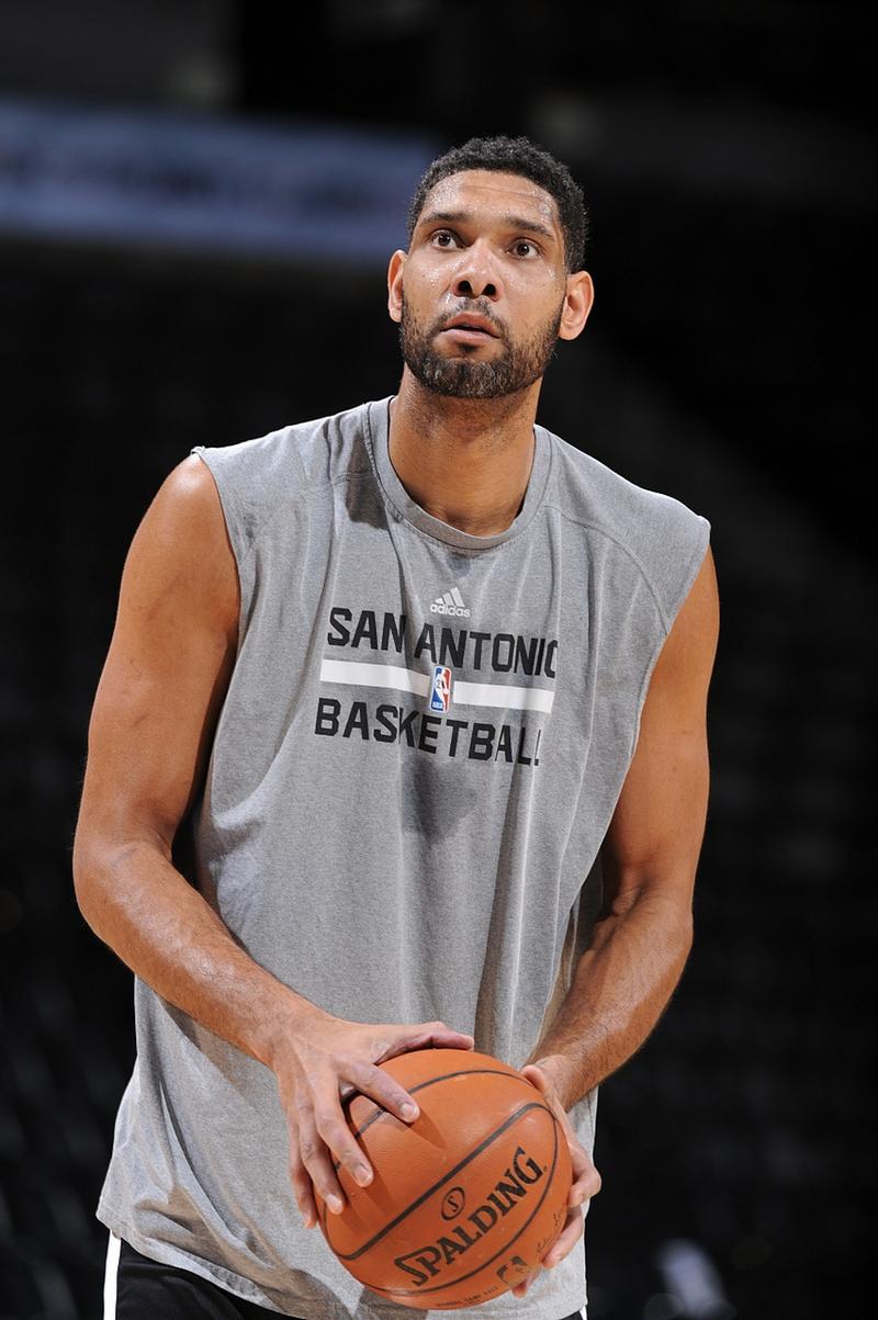 蒂姆邓肯身高究竟是多少？与其他巨星对比如何？