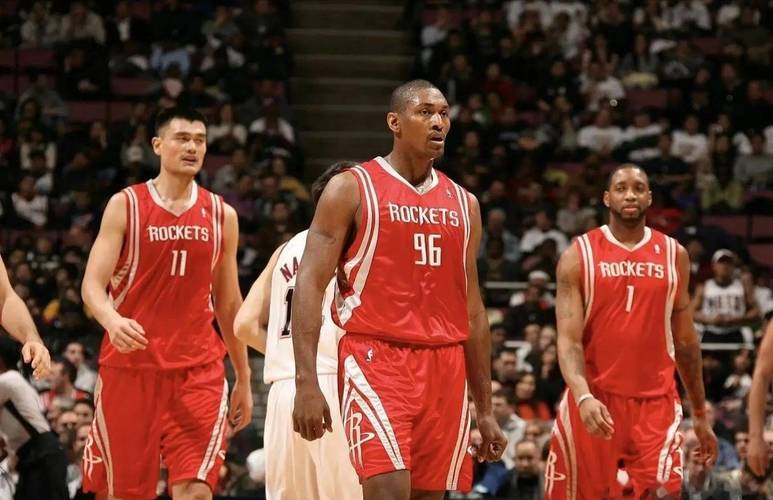 姚明在哪支球队打球？揭秘他辉煌的NBA生涯！