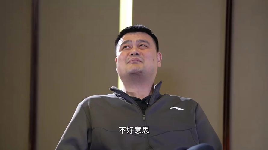 姚明现在还在公众视野吗？他最近的动向和工作是什么？