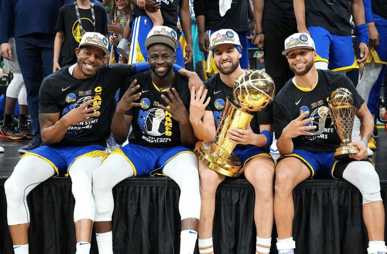 勇士队一共几个NBA总冠军？7个总冠军，排名NBA第三