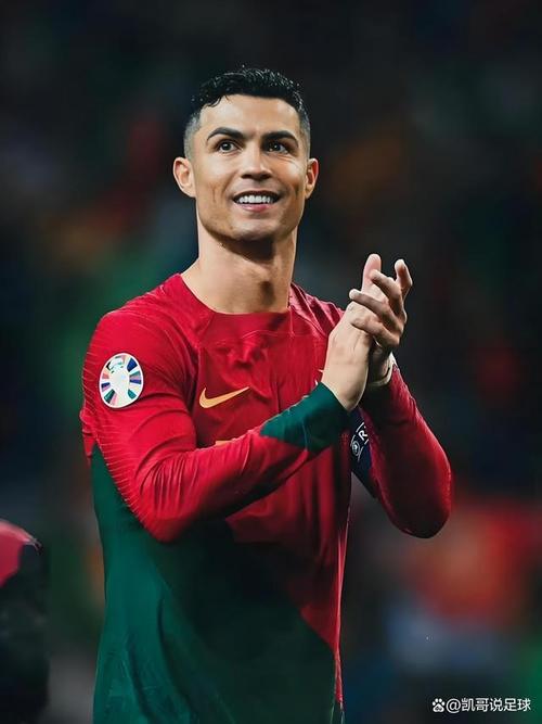 足球巨星巅峰对决：C罗VS贝利，谁是王者？