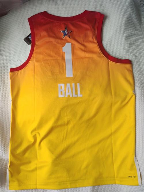 1号球衣究竟是谁的？篮球巨星名单大公开！