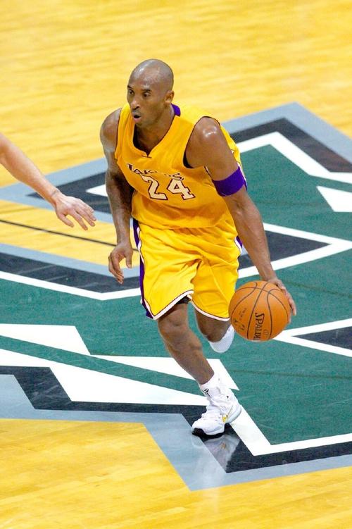 科比回来了吗？季前赛首秀精彩回顾及分析