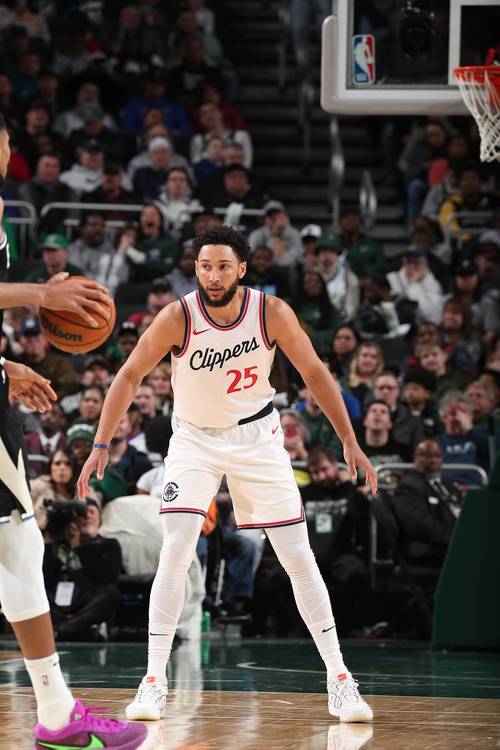 莱昂纳德的伤势更新:影响赛季表现的严重程度分析