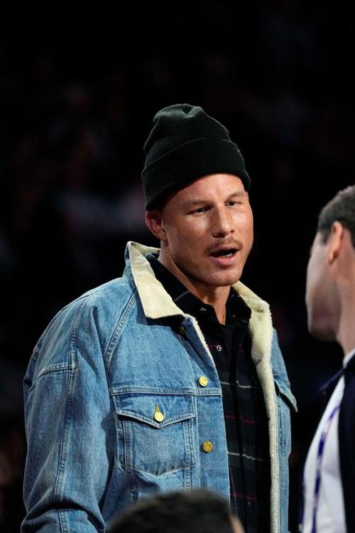 劲爆扣篮的布雷克格里芬退役了吗？让我们缅怀他的精彩瞬间