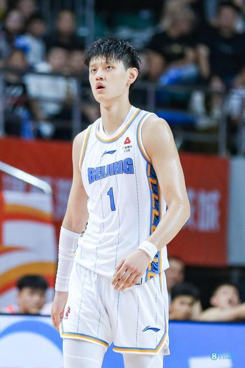 曾凡博的身高是多少厘米？深度分析他的篮球实力和未来