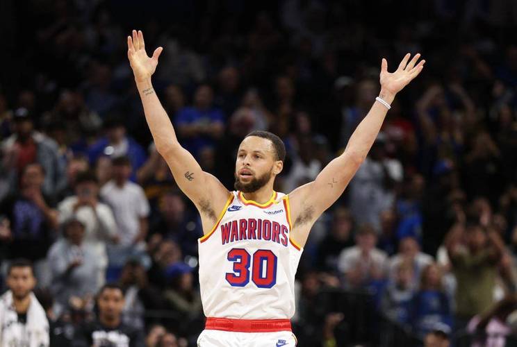 库里算不算超巨？数据、荣誉告诉你答案