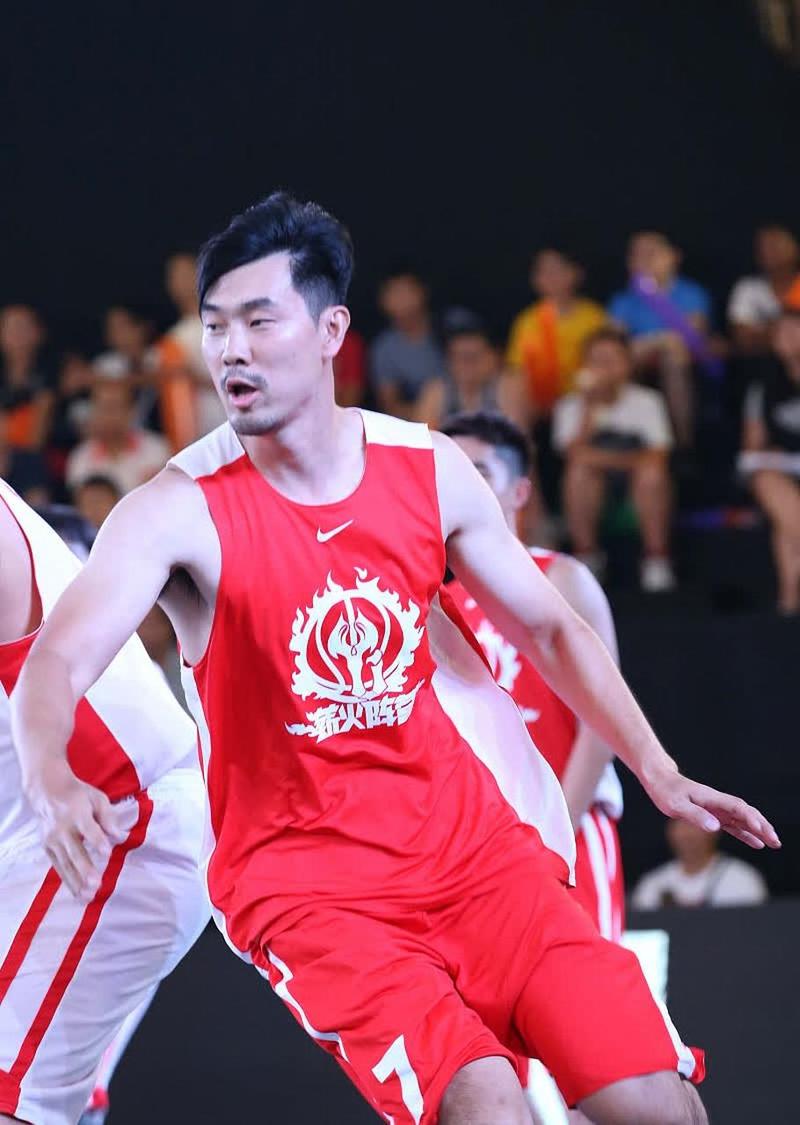 前CBA球星王仕鹏身高究竟多少？球迷热议不断