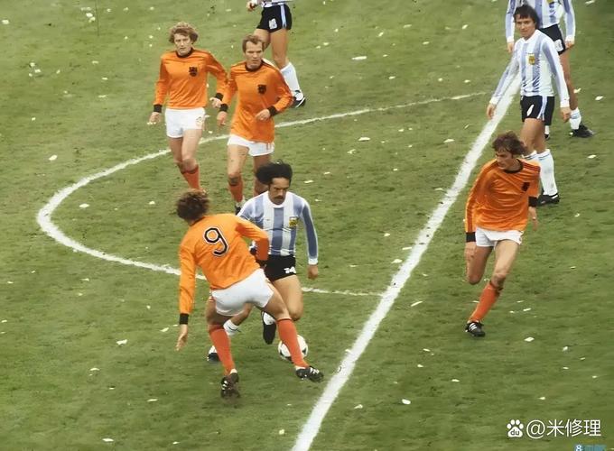 荷兰足球队三次获得世界杯亚军,为何成“无冕之王”?
