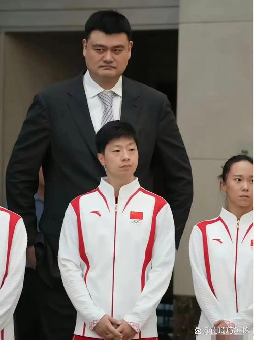 姚明的身高是真是假？2米26的姚明在生活中有多高？